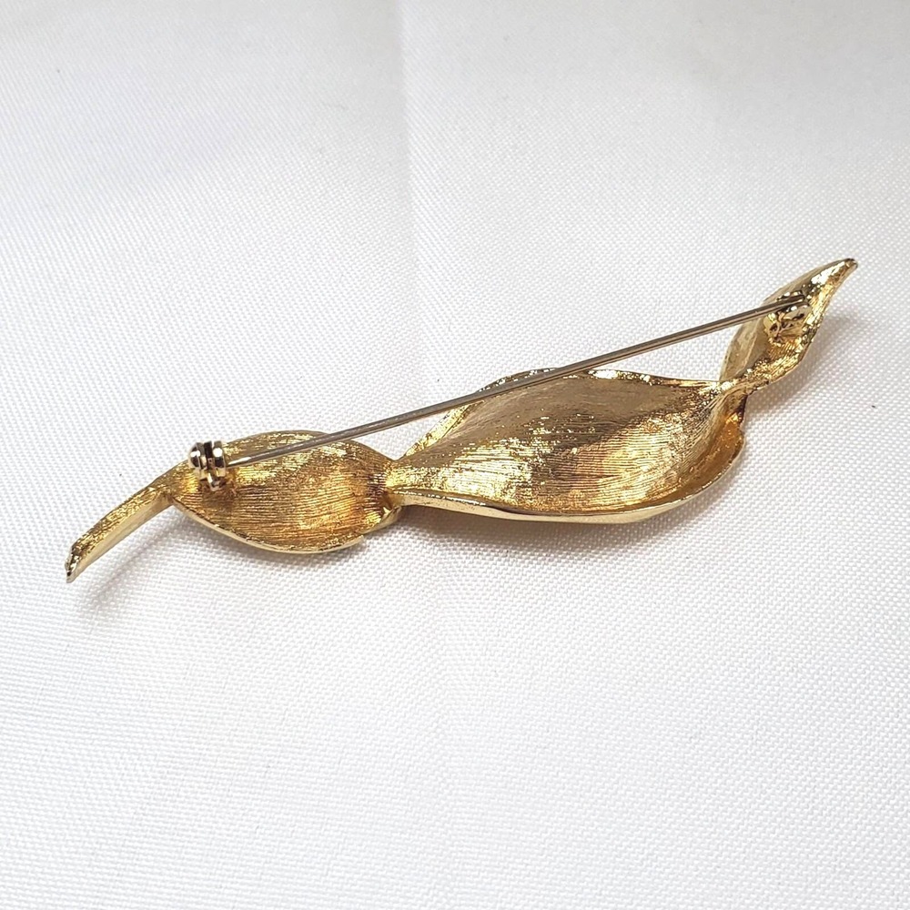Vintage Coro Brushed Gold-Tone Leaf Brooch & Clip-On Earrings Jewelry Set - Picture 4 of 14